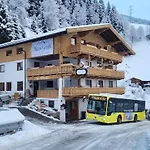 Haus Grübl Aparthotel Wald im Pinzgau